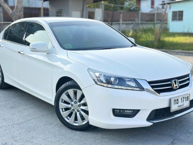 รถ Honda Accord 2.0 EL สี ขาว