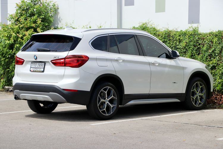 BMW X1 2018 1.5 sDrive18i xLine Utility-car เบนซิน ไม่ติดแก๊ส เกียร์อัตโนมัติ ขาว รูปที่ 4