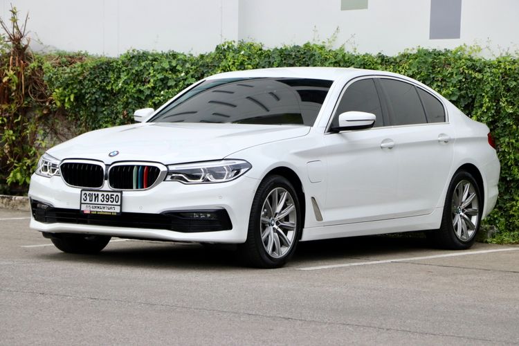รถ BMW Series 5 530e สี ขาว