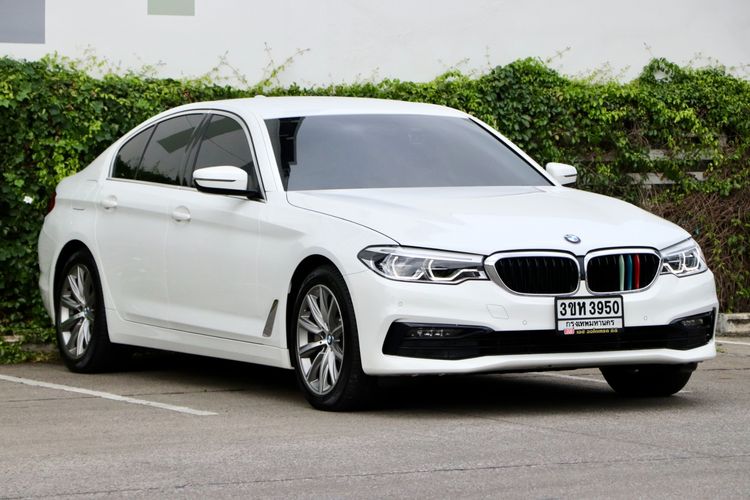 BMW Series 5 2020 530e Sedan ปลั๊กอินไฮบริด (PHEV) ไม่ติดแก๊ส เกียร์อัตโนมัติ ขาว รูปที่ 3