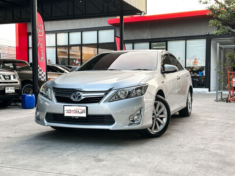 รถ Toyota Camry 2.5 Hybrid สี เทา