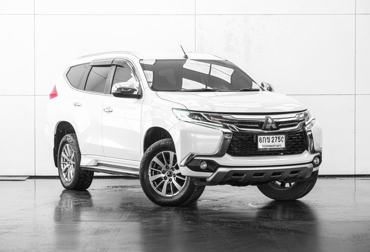 รถ Mitsubishi Pajero Sport 2.4 GT สี ขาว
