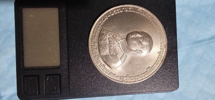 เหรียญพระผู้พระราชทานกำเนิดรักษาดินแดน ที่ระลึกอนุสาวรีย์ล้นเกล้าฯ ร6 Zหลวงพ่อจง วัดหน้าต่างนอก ร่วมปลุกเสก พ.ศ.2505 (ขนาด4เซ็น)

