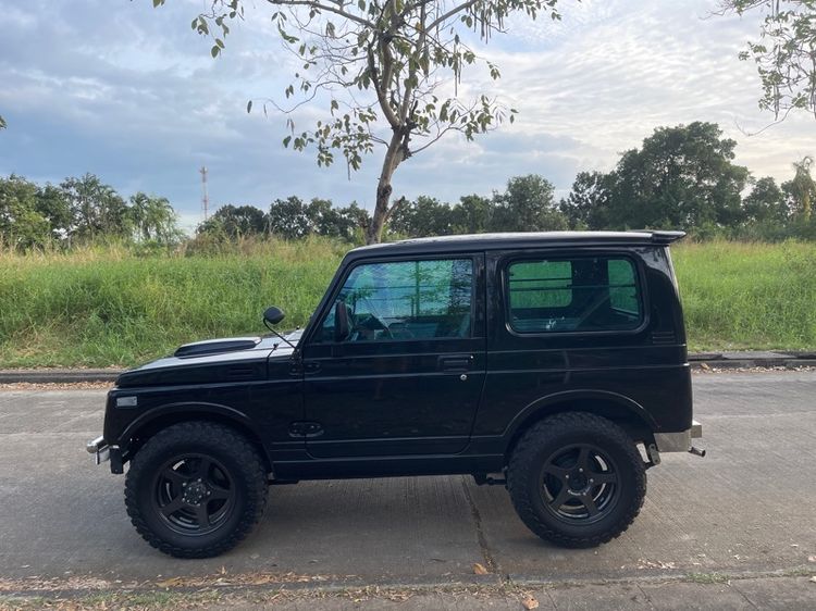 รถ Suzuki Jimny 1.3 4WD สี ดำ