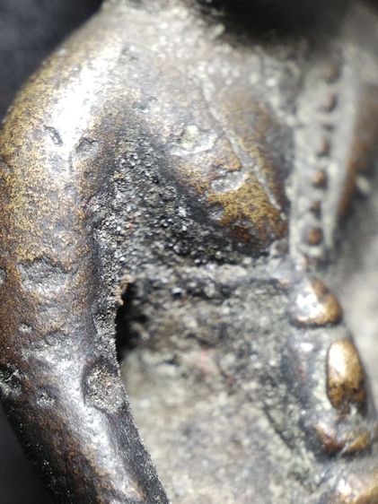 พระกิ่งหล่อเก่าไม่ทราบวัดครับ รูปที่ 7