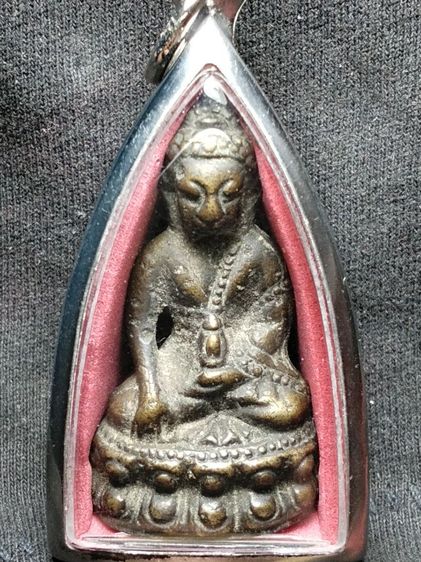 พระกิ่งหล่อเก่าไม่ทราบวัดครับ รูปที่ 4