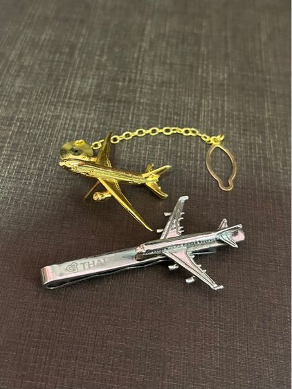 พินติดเนคไทการบินไทย พร้อมตุ้งติ้งเครื่องบิน B787 (มือสอง)