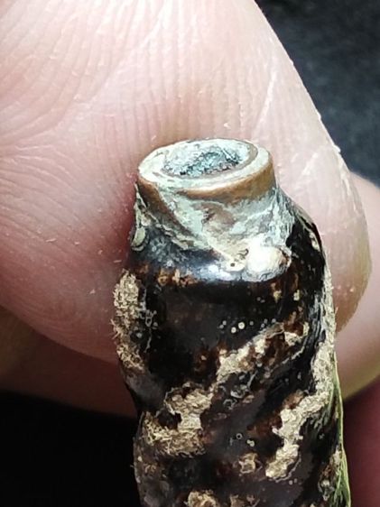 ตะกรุดเก่าลงรักถักเชือกไม่ทราบคณาจารย์ครับ รูปที่ 7