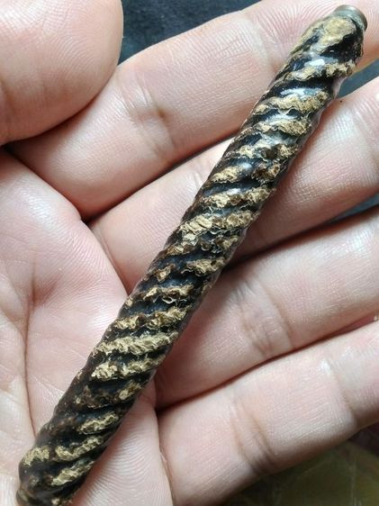 ตะกรุดเก่าลงรักถักเชือกไม่ทราบคณาจารย์ครับ