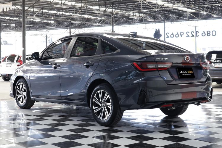 Toyota Yaris ATIV 2022 1.2 Premium Luxury Sedan เบนซิน ไม่ติดแก๊ส เกียร์อัตโนมัติ เทา รูปที่ 4