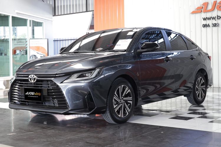 รถ Toyota Yaris ATIV 1.2 Premium Luxury สี เทา