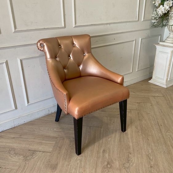 เก้าอี้ ขาไม้ เบาะหนัง ดึงกระดุม สีโรสโกลด์ รูปที่ 2