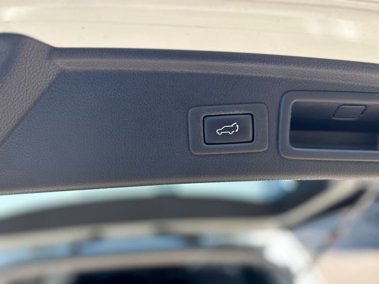 Subaru Forester 2016 2.0 i-P 4WD Utility-car เบนซิน ไม่ติดแก๊ส เกียร์อัตโนมัติ ขาว รูปที่ 4