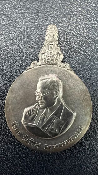 เหรียญพระมหาชนก เนื้อเงินพิมพ์ใหญ่ พิมพ์นิยม ป ขาด ของใหม่เก่าเก็บไม่ผ่านการใช้งาน