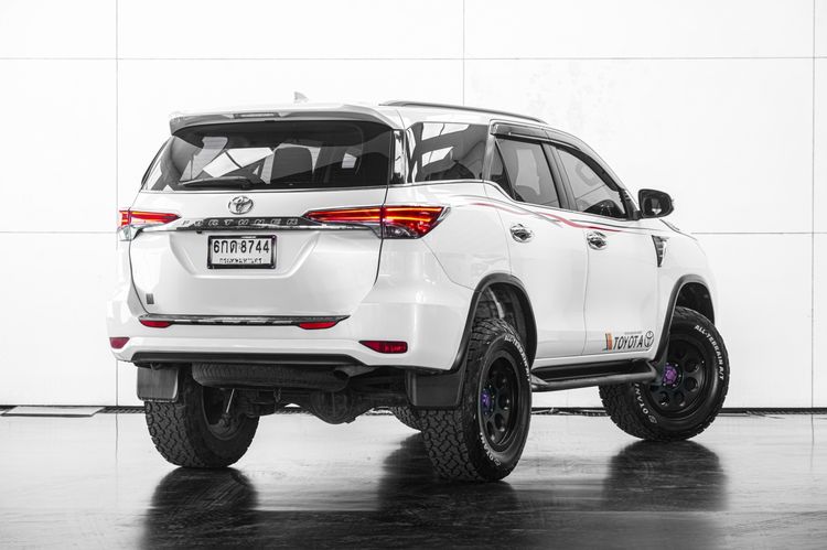 Toyota Fortuner 2017 2.4 V Utility-car ดีเซล ไม่ติดแก๊ส เกียร์อัตโนมัติ ขาว รูปที่ 4