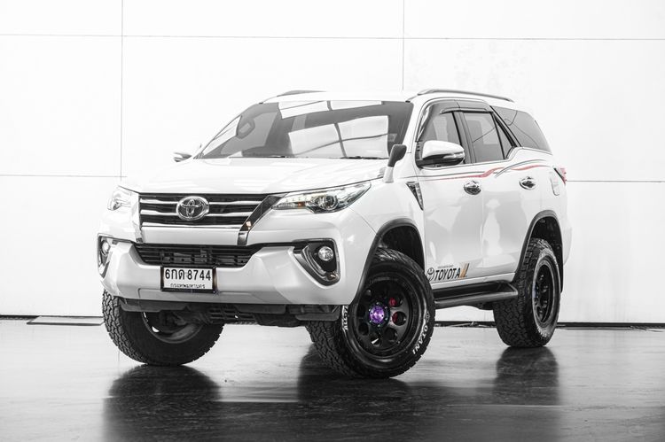 Toyota Fortuner 2017 2.4 V Utility-car ดีเซล ไม่ติดแก๊ส เกียร์อัตโนมัติ ขาว รูปที่ 2