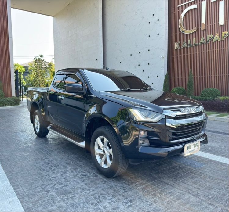 รถ Isuzu D-MAX 1.9 Hi-Lander Z สี ดำ