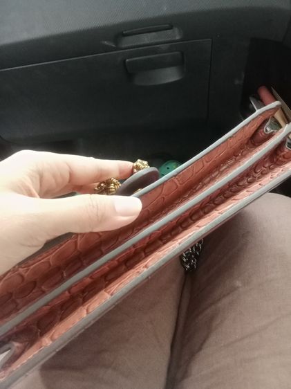 กระเป๋าสะพายหนังแท้ มีเกล็ด ทรงวินเทจสภาพปิ้ง รูปที่ 4