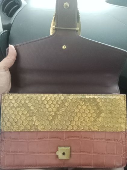 กระเป๋าสะพายหนังแท้ มีเกล็ด ทรงวินเทจสภาพปิ้ง รูปที่ 2