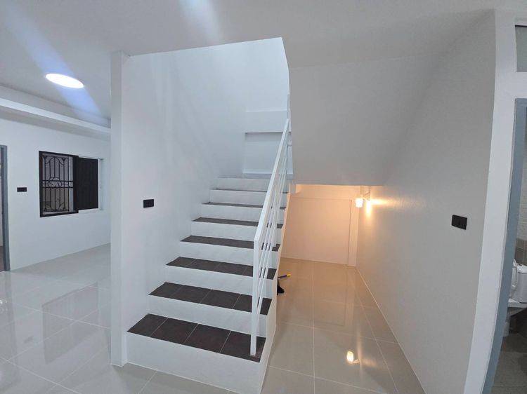 มีบางส่วน ขายบ้านหลังริม บ้านสันป่าเลียง หนองหอย เชียงใหม่ รีโนเวทใหม่  2 ล้าน ใกล้ Central Festival เชียงใหม่ รูปที่ 4