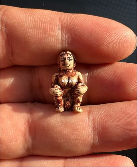 แม่เป๋อเนื้อผงพราย หลังปลัดขิก