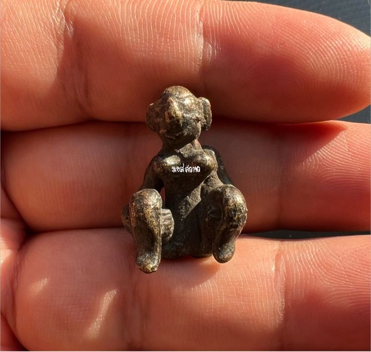 แม่เป๋อเก่าน้อย เนื้อสัมฤทธิ์