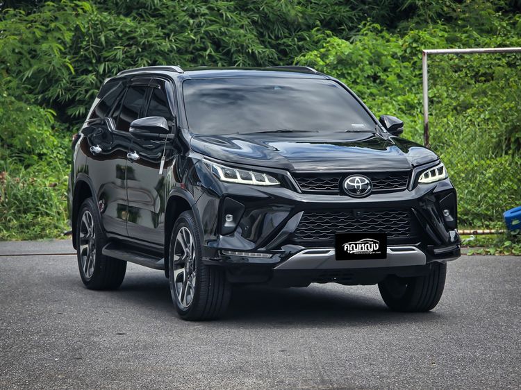 รถ Toyota Fortuner 2.8 Legender 4WD สี ดำ