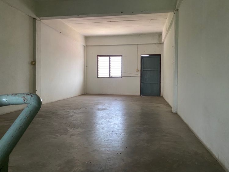 ไม่ใช่ ตึกแถว 3 ชั้น และ ดาดฟ้า รูปที่ 4