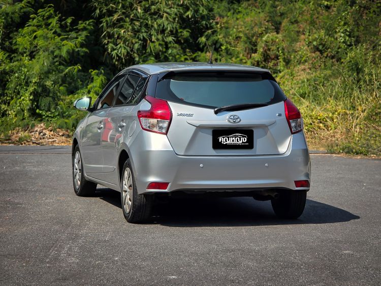 Toyota Yaris 2015 1.2 E Sedan เบนซิน ไม่ติดแก๊ส เกียร์อัตโนมัติ เทา รูปที่ 2