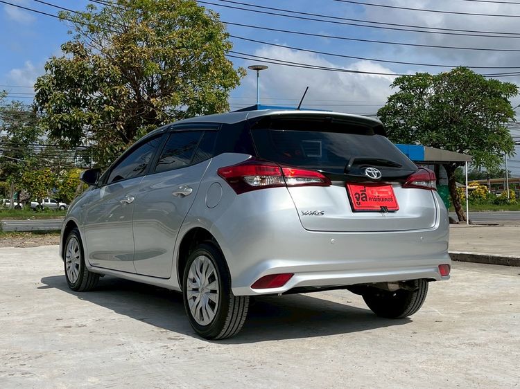 Toyota Yaris 2018 1.2 J Sedan เบนซิน ไม่ติดแก๊ส เกียร์อัตโนมัติ เทา รูปที่ 4