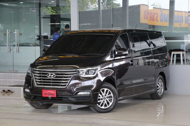รถ Hyundai H-1  2.5 Deluxe สี น้ำตาล