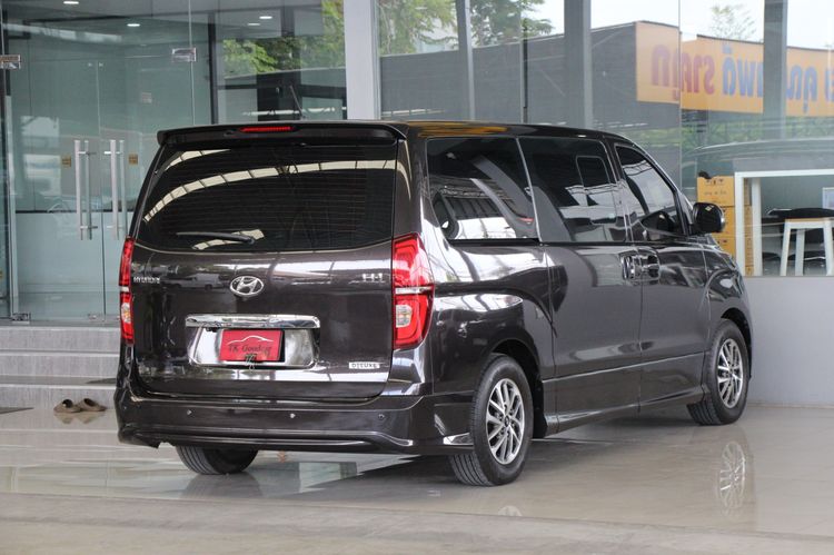 Hyundai H-1  2019 2.5 Deluxe Utility-car ดีเซล ไม่ติดแก๊ส เกียร์อัตโนมัติ น้ำตาล รูปที่ 2