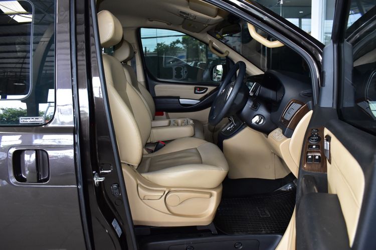 Hyundai H-1  2019 2.5 Elite Utility-car ดีเซล ไม่ติดแก๊ส เกียร์อัตโนมัติ น้ำตาล รูปที่ 3