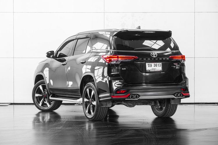 Toyota Fortuner 2019 2.8 V TRD Sportivo Black Top 4WD Utility-car ดีเซล ไม่ติดแก๊ส เกียร์อัตโนมัติ ดำ รูปที่ 4