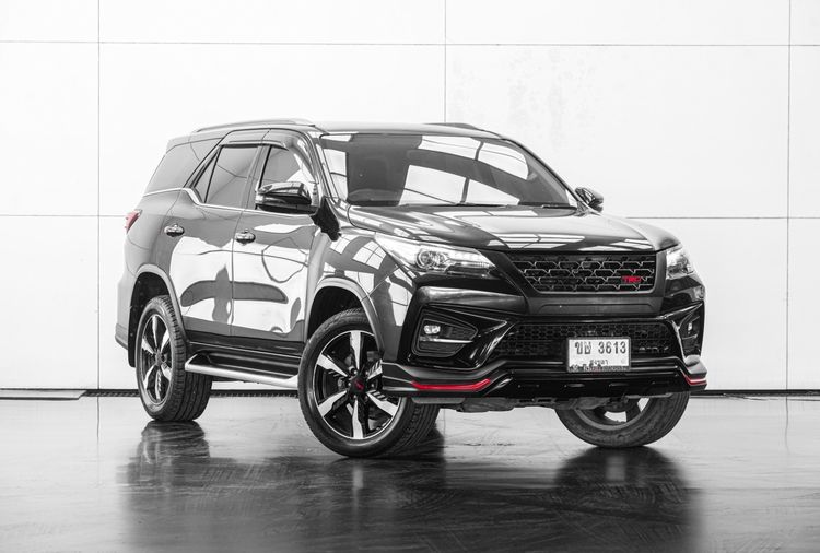 รถ Toyota Fortuner 2.8 V TRD Sportivo Black Top 4WD สี ดำ