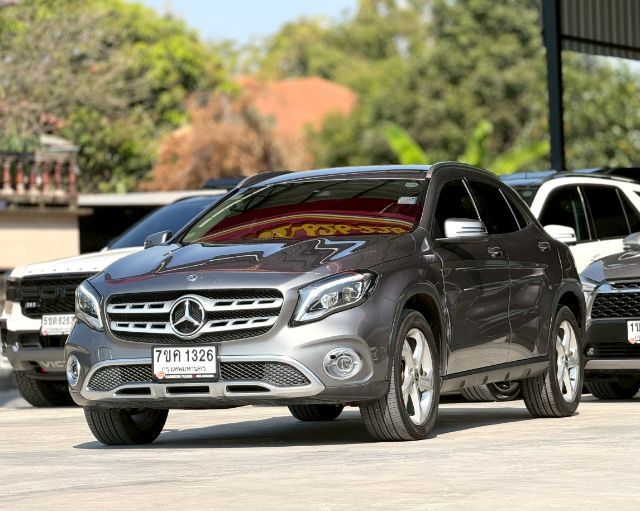 รถ Mercedes-Benz GLA-Class GLA200 สี เทา