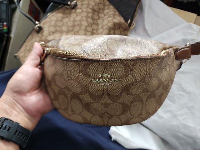 กระเป๋าสะพาย