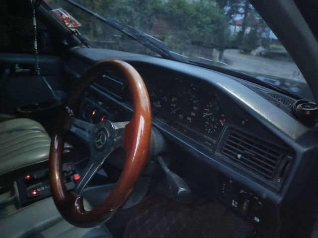 Mercedes-Benz E-Class 1994 W211 Sedan เบนซิน LPG เกียร์อัตโนมัติ ดำ รูปที่ 3