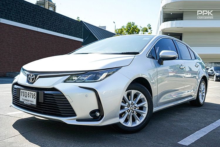 รถ Toyota Altis 1.6 G สี เทา
