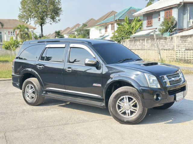 รถ Isuzu MU-7 3.0 Choiz สี ดำ
