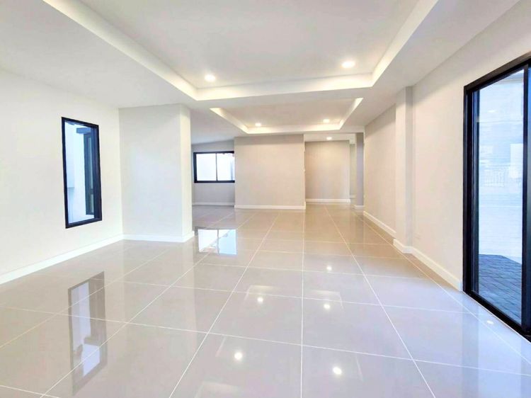 Property Perfect ไม่มี 2025 บ้านเดี่ยว มณียา มาสเตอร์พีซ รัตนาธิเบศร์ ทำเลทองติดถนนรัตนาธิเบศร์ ใกล้ 2 เซ็นทรัล และทางด่วนงามวงศ์วาน คุ้มยิ่งกว่า  รูปที่ 4