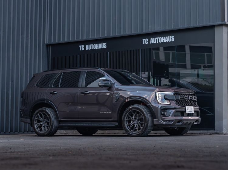 รถ Ford Everest 2.0 Bi-Turbo Titanium+ สี บรอนซ์ทอง
