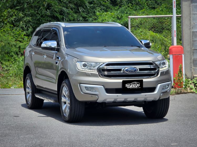 รถ Ford Everest 2.2 Titanium Plus สี บรอนซ์ทอง