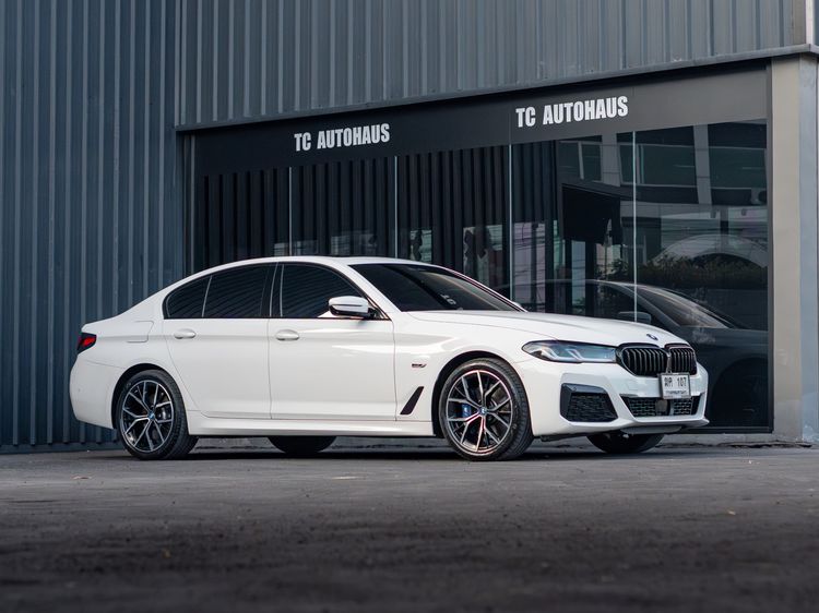 รถ BMW Series 5 530e สี ขาว