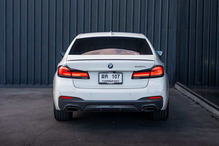BMW Series 5 2024 530e Sedan ปลั๊กอินไฮบริด (PHEV) ไม่ติดแก๊ส เกียร์อัตโนมัติ ขาว รูปที่ 4
