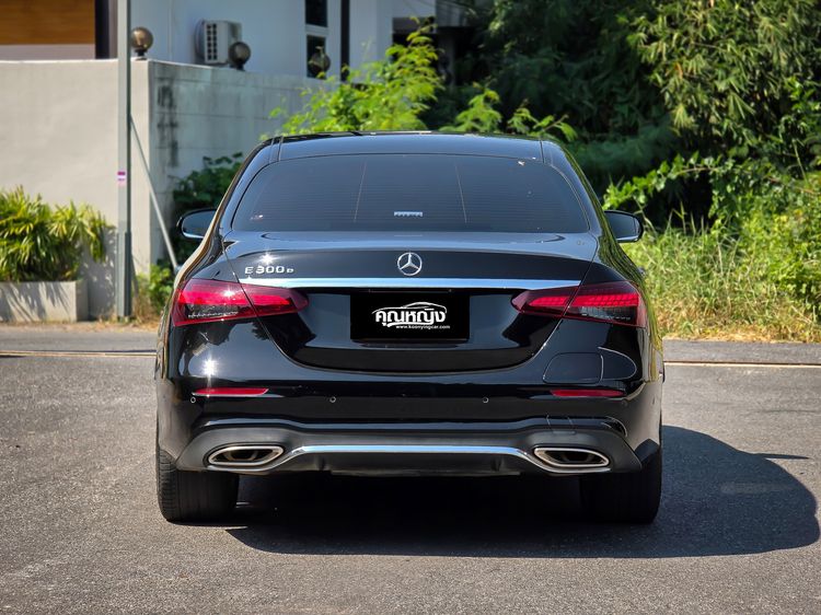 Mercedes-Benz E-Class 2022 E300e Sedan ปลั๊กอินไฮบริด (PHEV) ไม่ติดแก๊ส เกียร์อัตโนมัติ ดำ รูปที่ 4