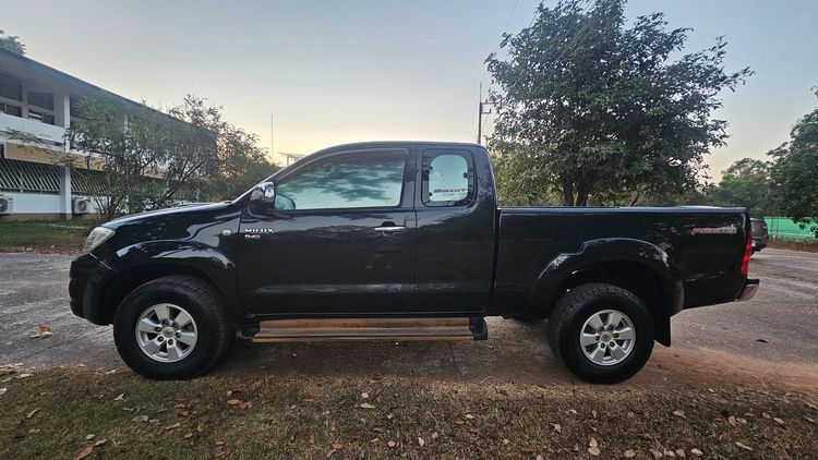 Toyota Hilux Vigo D4D 2010 รุ่นย่อยอื่นๆ Pickup ดีเซล เกียร์ธรรมดา ดำ รูปที่ 2