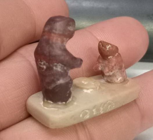 3023-หนูกับแมวเนื้อหินแกะ หลวงพ่อสนิท วัดลำบัวลอย ขนาดจิ๋ว ขนาดความยาวสุด 3.5  ซม สูง 3 ซม รูปที่ 2