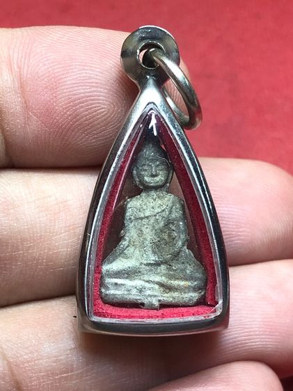 พระยอดธงกรุเขาพนมเพลิงเนื้อชิน