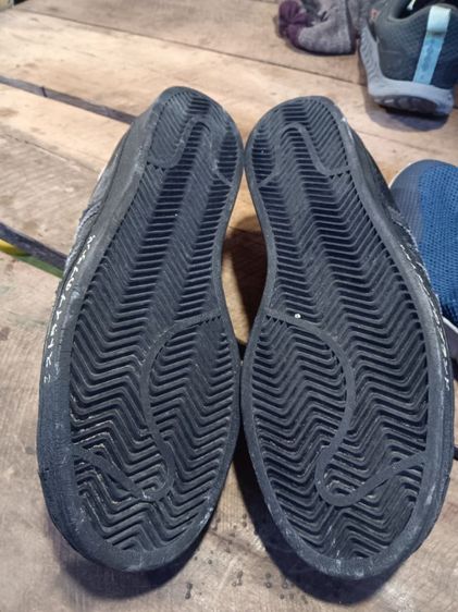 รองเท้ามือสอง รูปที่ 3